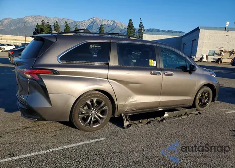 2022 Toyota Sienna Xse z USA, uszkodzony, nr VIN 5TDDRKEC5NS117065